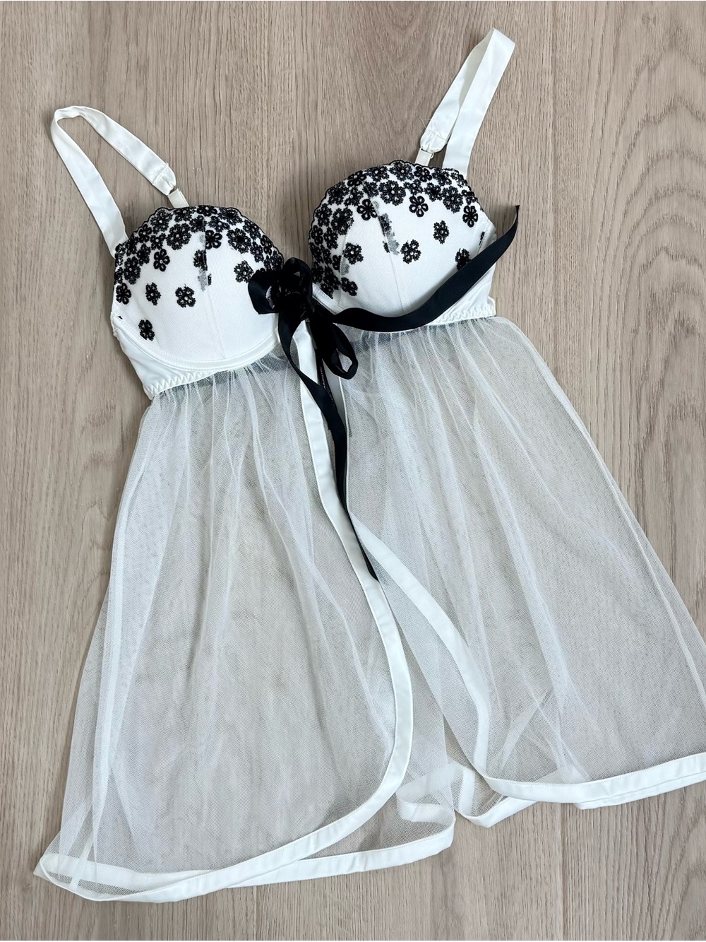 Victoria’s Secret Lingerie White & Black Floral Lace Babydoll Chemise